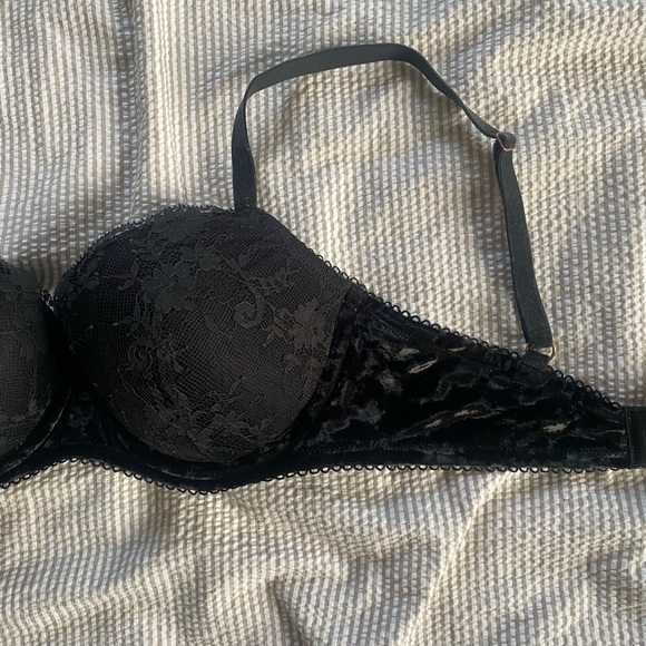 Victoria’s Secret Black Lace Bra - Picture 4 of 4